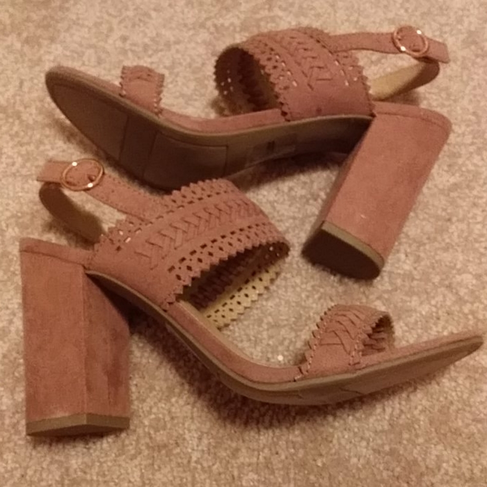 Shoe - Picture 4 of 8